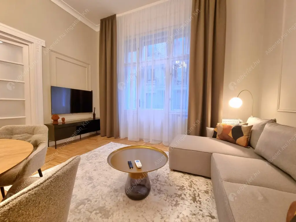 Kiadó albérlet 620000 Ft/hó áron: Budapest, VI. kerület  Székely Mihály utca. Mérete: 90 nm, 3 szobás | Alberlet.hu - 6634803