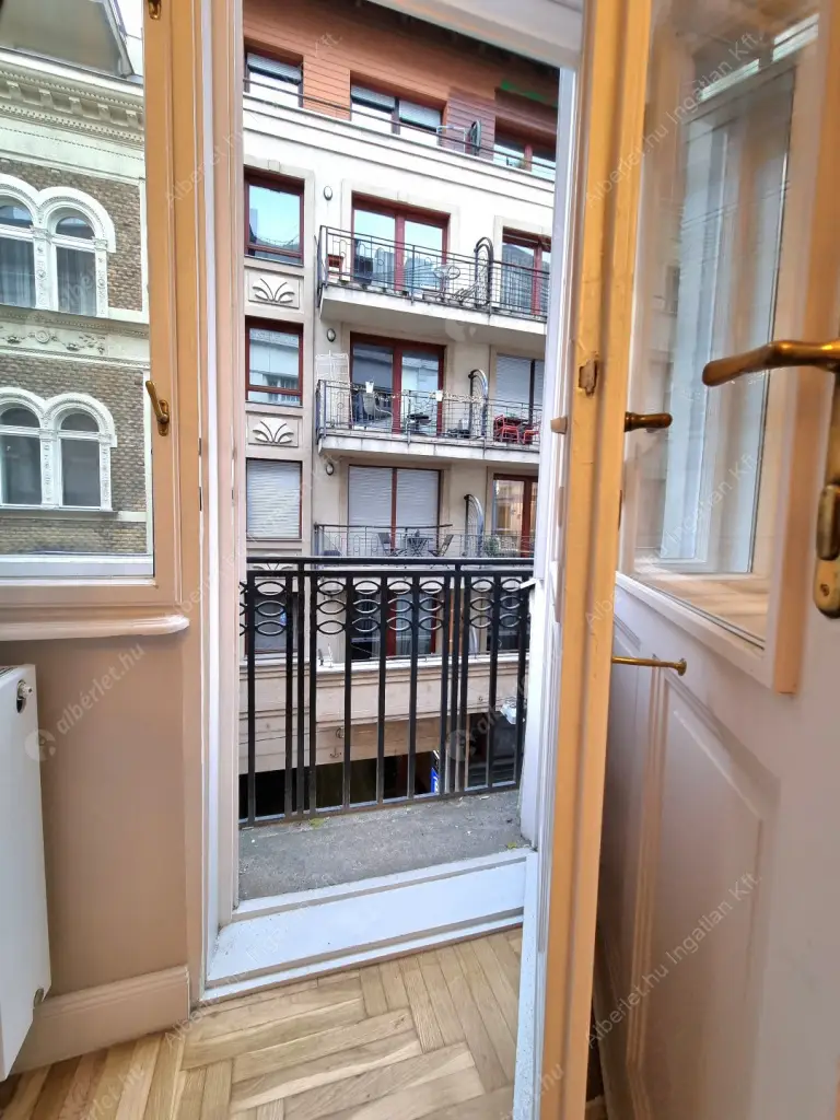 Kiadó albérlet 620000 Ft/hó áron: Budapest, VI. kerület  Székely Mihály utca. Mérete: 90 nm, 3 szobás | Alberlet.hu - 6634815