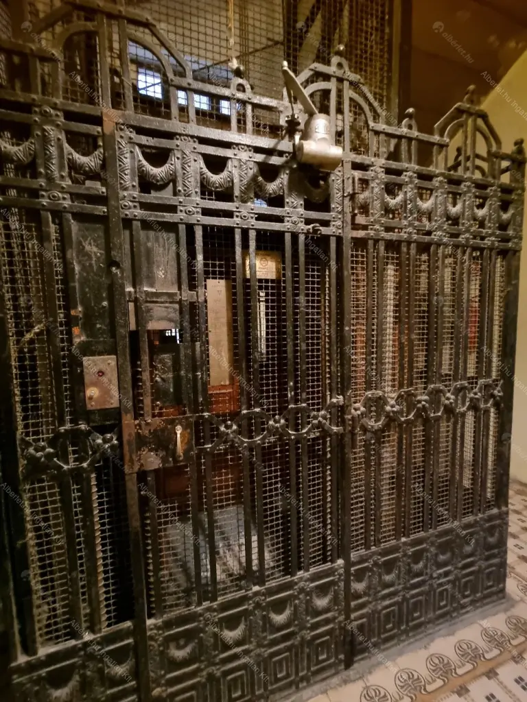 Kiadó albérlet 590000 Ft/hó áron: Budapest, VI. kerület  Székely Mihály utca. Mérete: 90 nm, 3 szobás | Alberlet.hu - 6654451