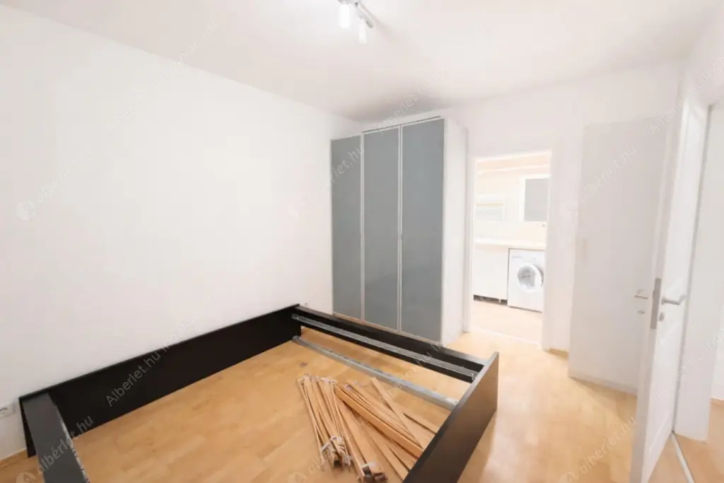 Kiadó albérlet 250000 Ft/hó áron: Budapest, VI. kerület  Szinyei Merse utca. Mérete: 50 nm, 2 szobás | Alberlet.hu - 6637616