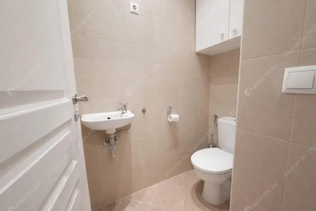 Kiadó albérlet 250000 Ft/hó áron: Budapest, VI. kerület  Szinyei Merse utca. Mérete: 50 nm, 2 szobás | Alberlet.hu - 6637618