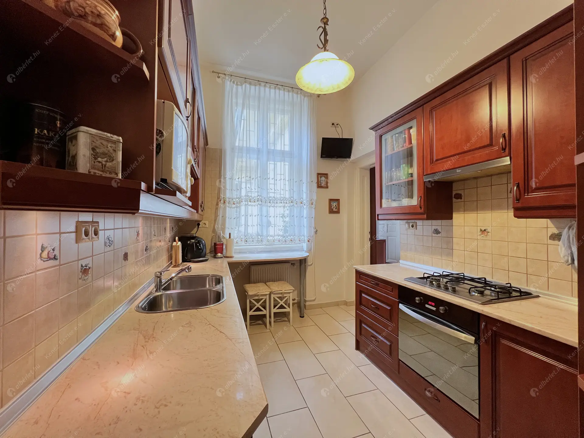 Kiadó albérlet 375000 Ft/hó áron: Budapest, VI. kerület  Szív utca. Mérete: 110 nm, 3 szobás | Alberlet.hu - 6499463