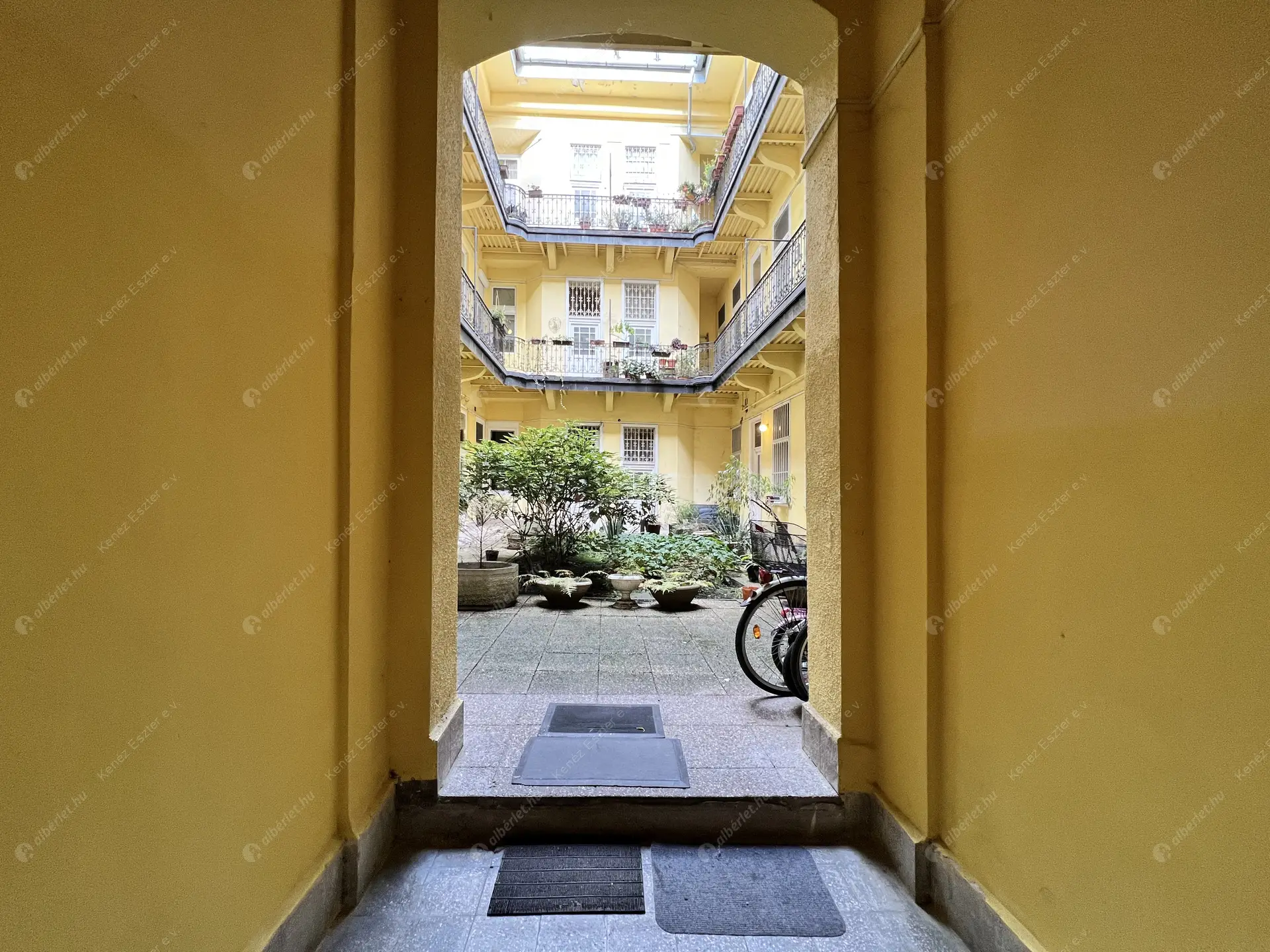 Kiadó albérlet 375000 Ft/hó áron: Budapest, VI. kerület  Szív utca. Mérete: 110 nm, 3 szobás | Alberlet.hu - 6499466