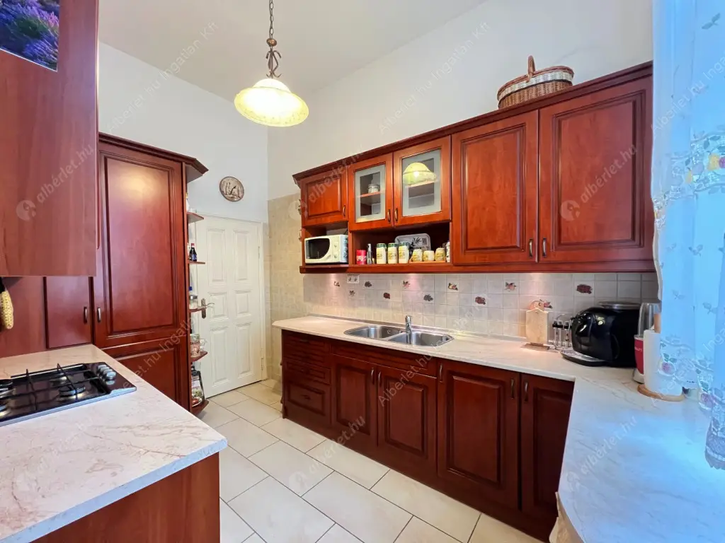 Kiadó albérlet 375000 Ft/hó áron: Budapest, VI. kerület  Szív utca. Mérete: 110 nm, 3 szobás | Alberlet.hu - 6514243