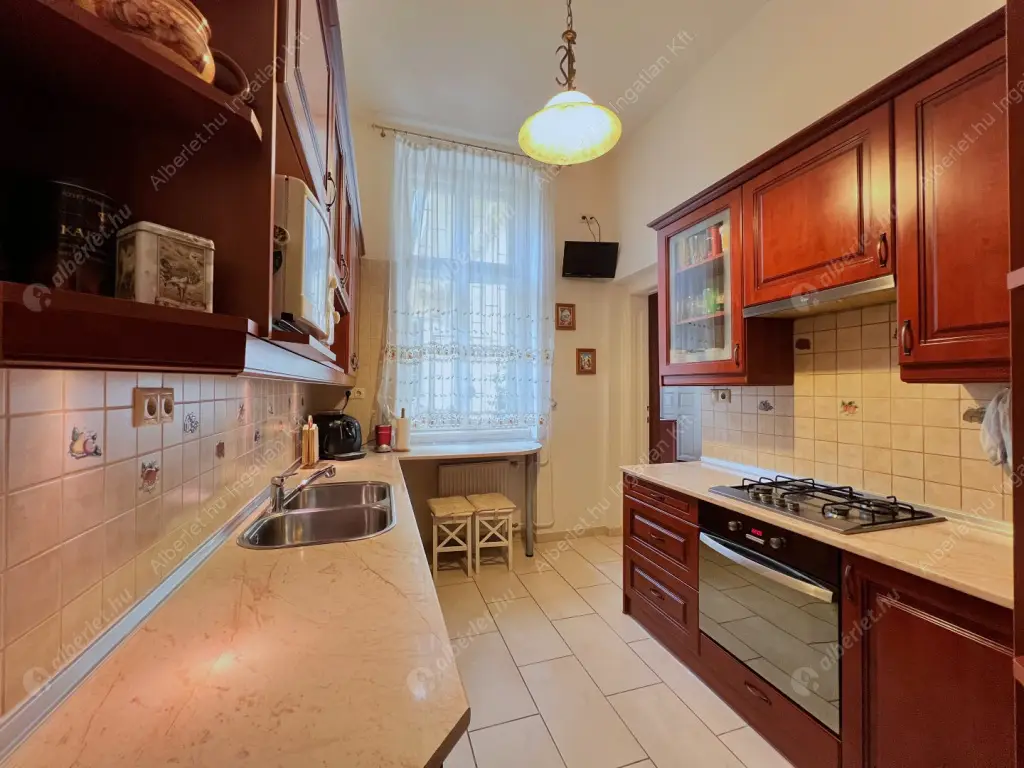 Kiadó albérlet 375000 Ft/hó áron: Budapest, VI. kerület  Szív utca. Mérete: 110 nm, 3 szobás | Alberlet.hu - 6514244