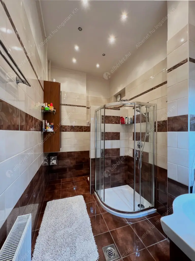 Kiadó albérlet 375000 Ft/hó áron: Budapest, VI. kerület  Szív utca. Mérete: 110 nm, 3 szobás | Alberlet.hu - 6514249