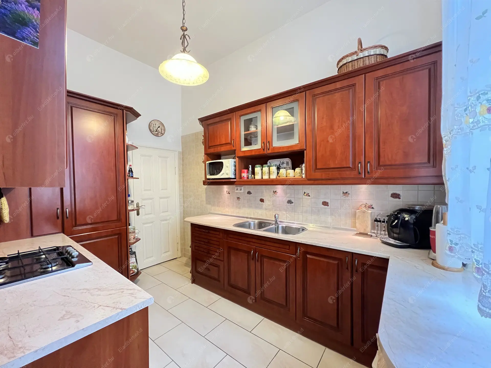 Kiadó albérlet 375000 Ft/hó áron: Budapest, VI. kerület  Szív utca. Mérete: 111 nm, 3 szobás | Alberlet.hu - 6498498