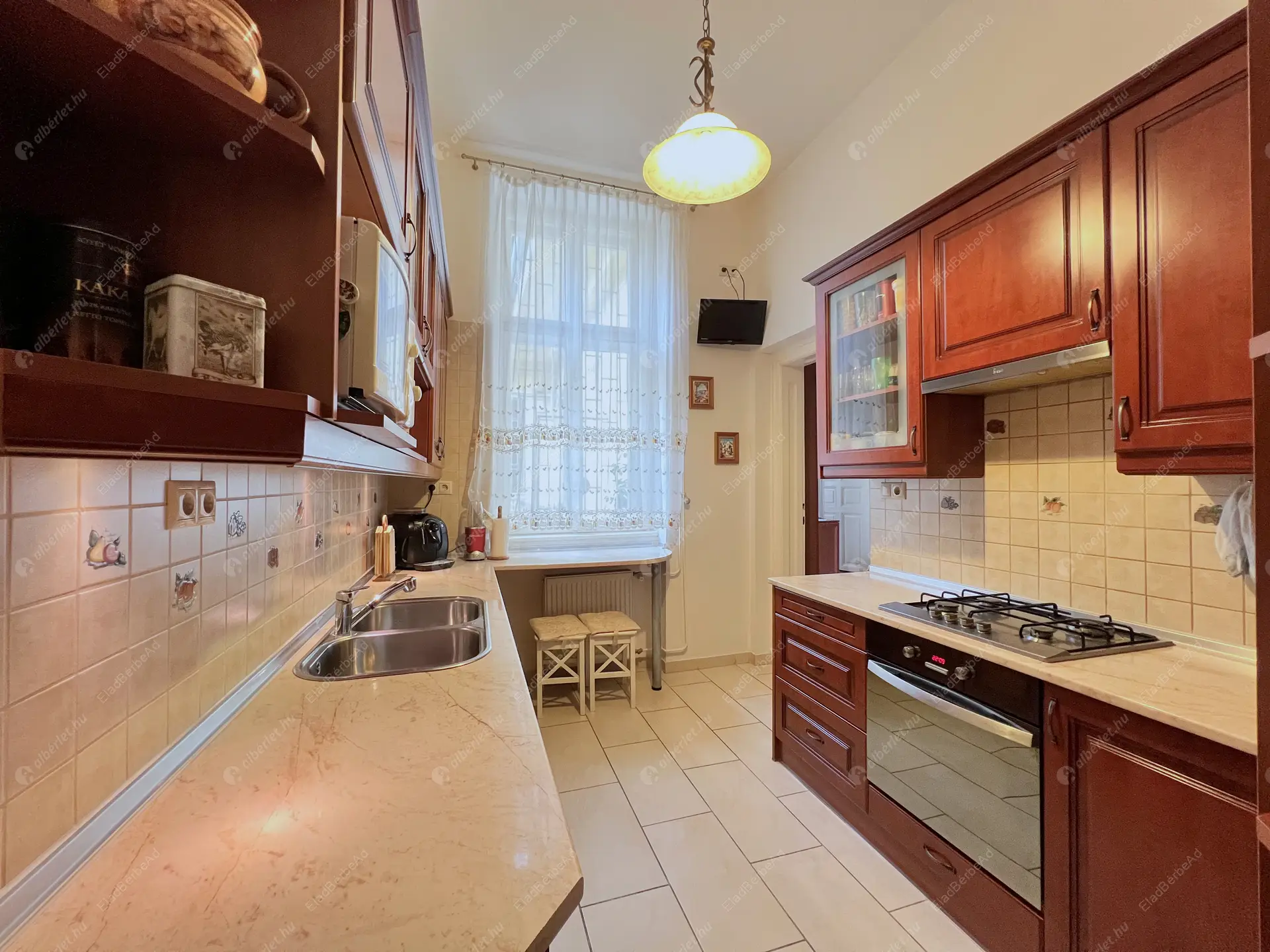 Kiadó albérlet 375000 Ft/hó áron: Budapest, VI. kerület  Szív utca. Mérete: 111 nm, 3 szobás | Alberlet.hu - 6498499