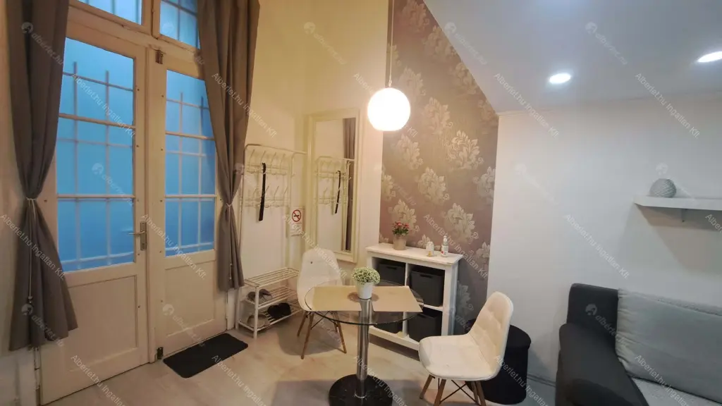 Kiadó albérlet 190000 Ft/hó áron: Budapest, VI. kerület  Szív utca. Mérete: 23 nm, 1 szobás | Alberlet.hu - 6660002