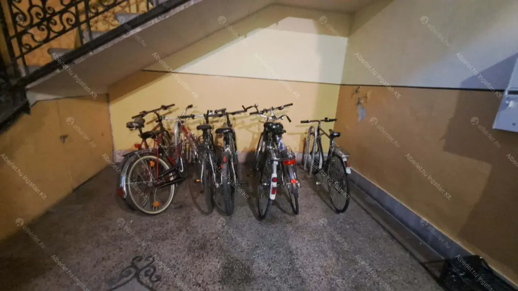 Kiadó albérlet 190000 Ft/hó áron: Budapest, VI. kerület  Szív utca. Mérete: 23 nm, 1 szobás | Alberlet.hu - 6660010