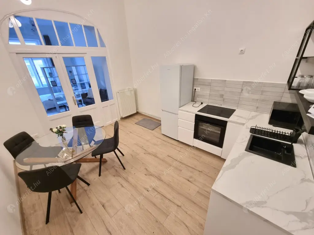 Kiadó albérlet 240000 Ft/hó áron: Budapest, VI. kerület  Szív utca. Mérete: 45 nm, 2 szobás | Alberlet.hu - 6584429