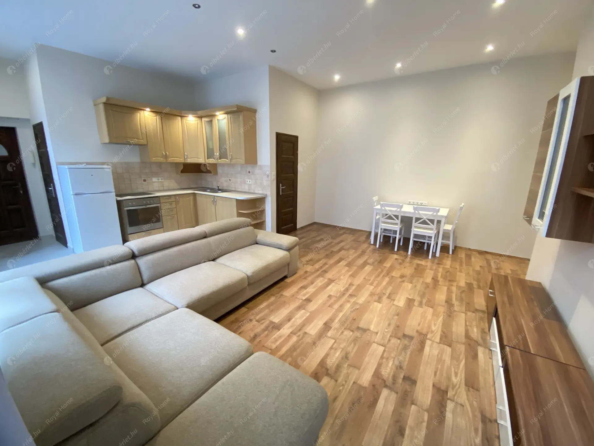 Kiadó albérlet 299000 Ft/hó áron: Budapest, VI. kerület  Szív utca. Mérete: 67 nm, 3 szobás | Alberlet.hu - 6324503