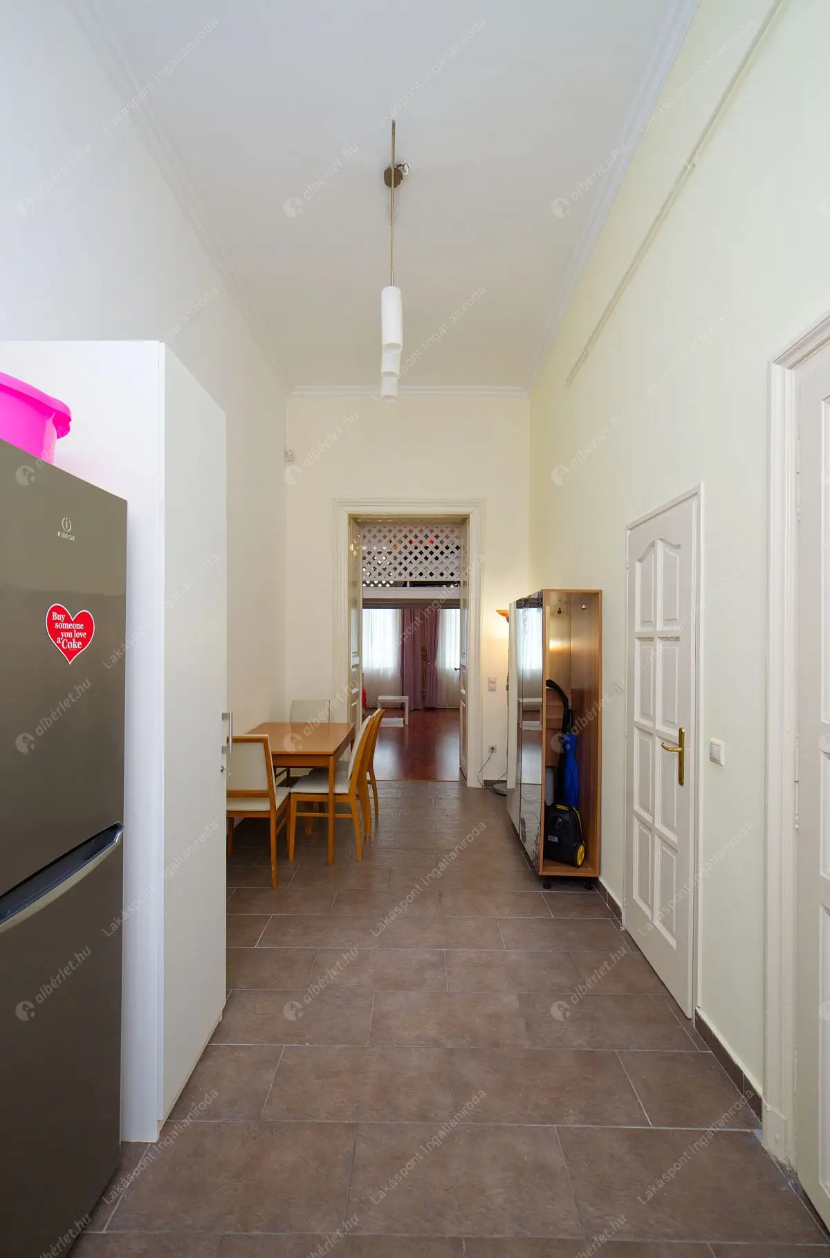 Kiadó albérlet 269000 Ft/hó áron: Budapest, VI. kerület  Szófia utca. Mérete: 55 nm, 1 szobás | Alberlet.hu - 6613742