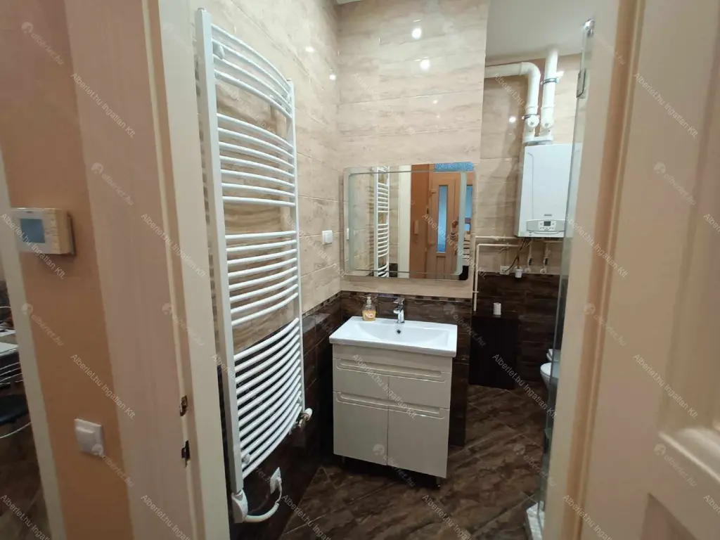 Kiadó albérlet 260000 Ft/hó áron: Budapest, VI. kerület  Szondi utca. Mérete: 50 nm, 3 szobás | Alberlet.hu - 6689689