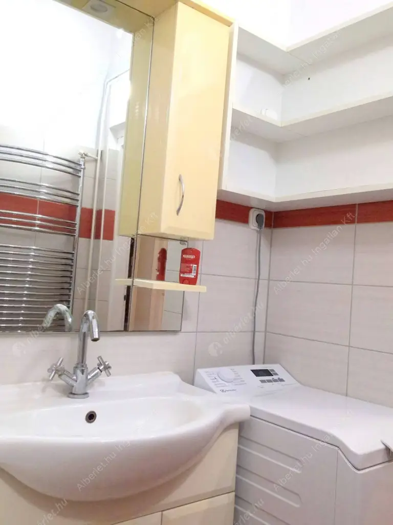 Kiadó albérlet 270000 Ft/hó áron: Budapest, VI. kerület  Szondi utca. Mérete: 55 nm, 2 szobás | Alberlet.hu - 6602009