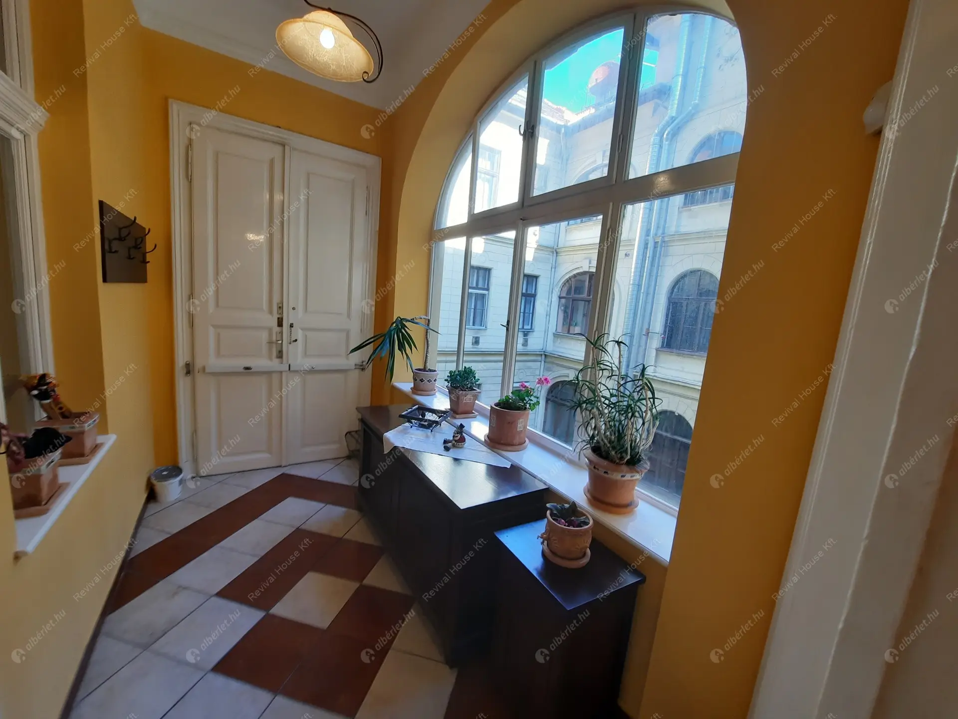 Kiadó albérlet 480000 Ft/hó áron: Budapest, VI. kerület  Teréz körút. Mérete: 110 nm, 3 szobás | Alberlet.hu - 5804736