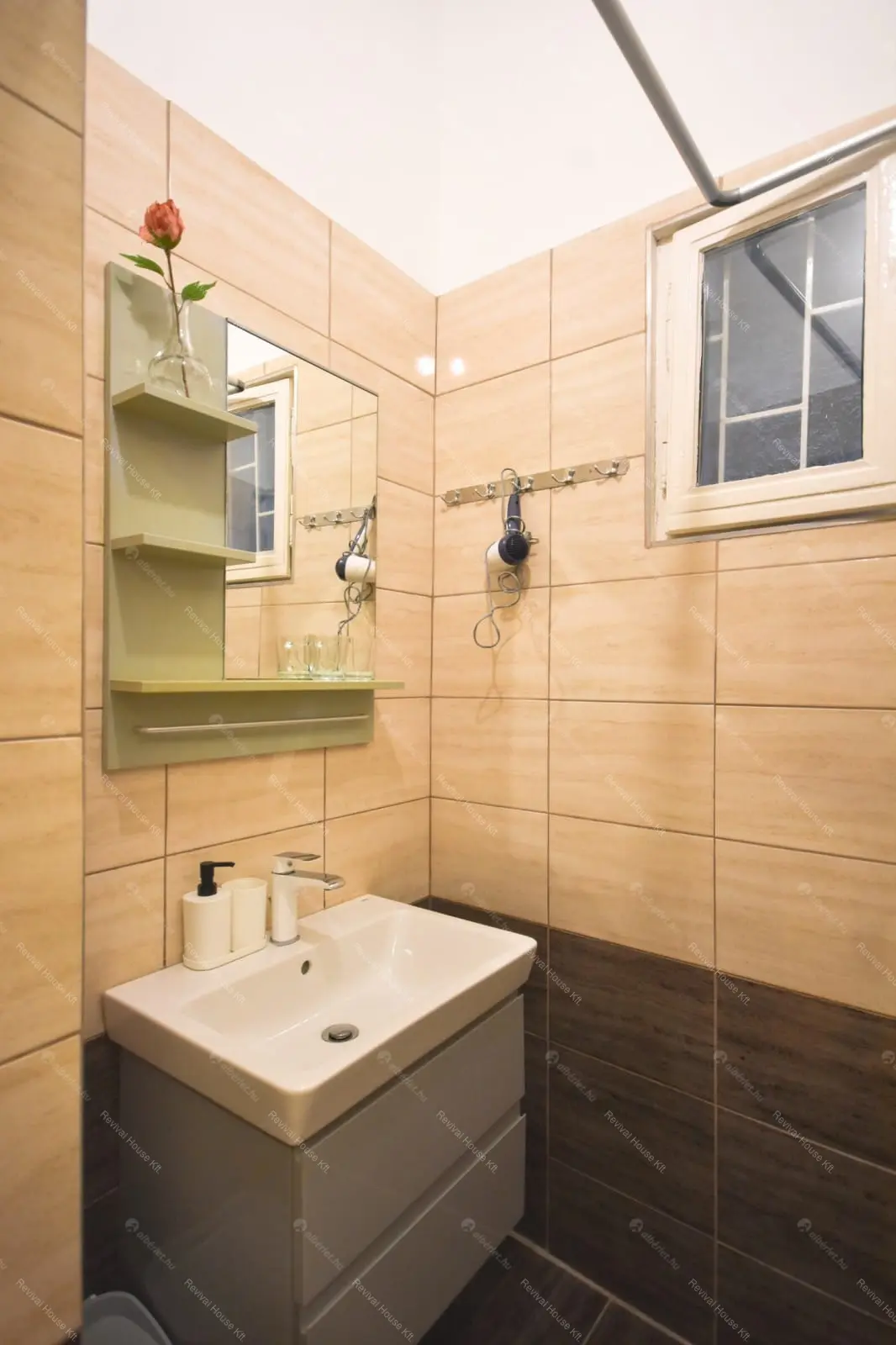 Kiadó albérlet 891000 Ft/hó áron: Budapest, VI. kerület  Teréz körút. Mérete: 142 nm, 5 szobás | Alberlet.hu - 6675361