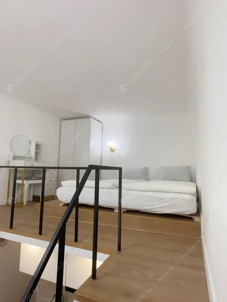 Kiadó albérlet 153000 Ft/hó áron: Budapest, VI. kerület  Teréz körút. Mérete: 19 nm, 1 szobás | Alberlet.hu - 6586124