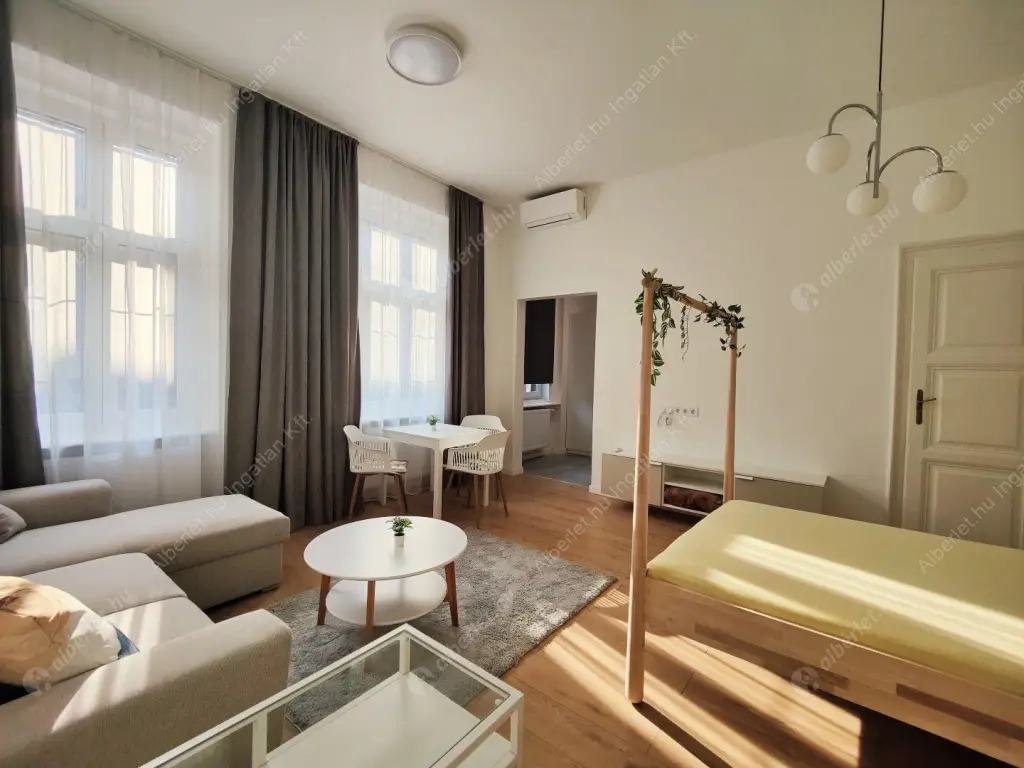 Kiadó albérlet 250000 Ft/hó áron: Budapest, VI. kerület  Teréz körút. Mérete: 36 nm, 1 szobás | Alberlet.hu - 6631874