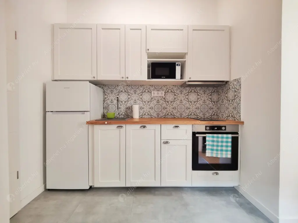 Kiadó albérlet 250000 Ft/hó áron: Budapest, VI. kerület  Teréz körút. Mérete: 36 nm, 1 szobás | Alberlet.hu - 6631888