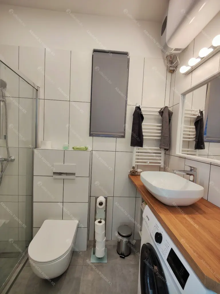 Kiadó albérlet 220000 Ft/hó áron: Budapest, VI. kerület  Teréz körút. Mérete: 36 nm, 1 szobás | Alberlet.hu - 6649943