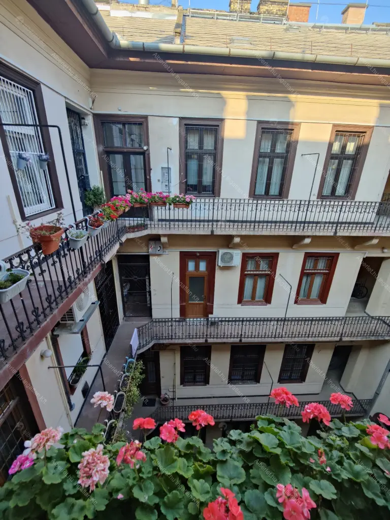 Kiadó albérlet 220000 Ft/hó áron: Budapest, VI. kerület  Teréz körút. Mérete: 36 nm, 1 szobás | Alberlet.hu - 6649948