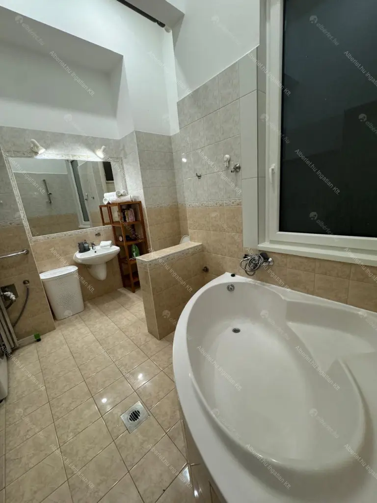 Kiadó albérlet 303000 Ft/hó áron: Budapest, VI. kerület  Teréz körút. Mérete: 39 nm, 1 szobás | Alberlet.hu - 6645812