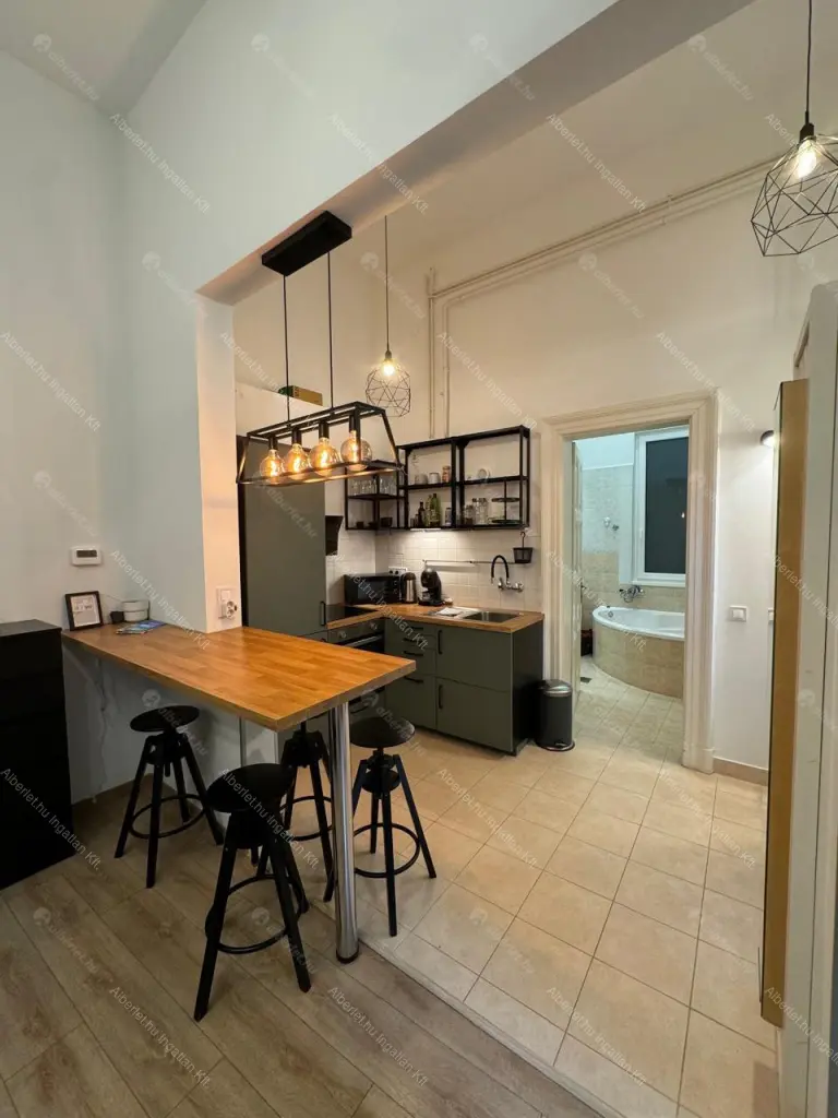 Kiadó albérlet 292000 Ft/hó áron: Budapest, VI. kerület  Teréz körút. Mérete: 39 nm, 1 szobás | Alberlet.hu - 6682403