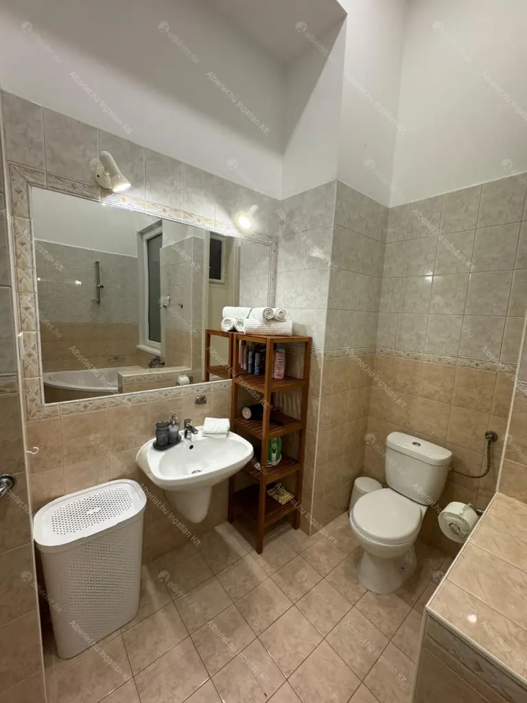 Kiadó albérlet 292000 Ft/hó áron: Budapest, VI. kerület  Teréz körút. Mérete: 39 nm, 1 szobás | Alberlet.hu - 6682406