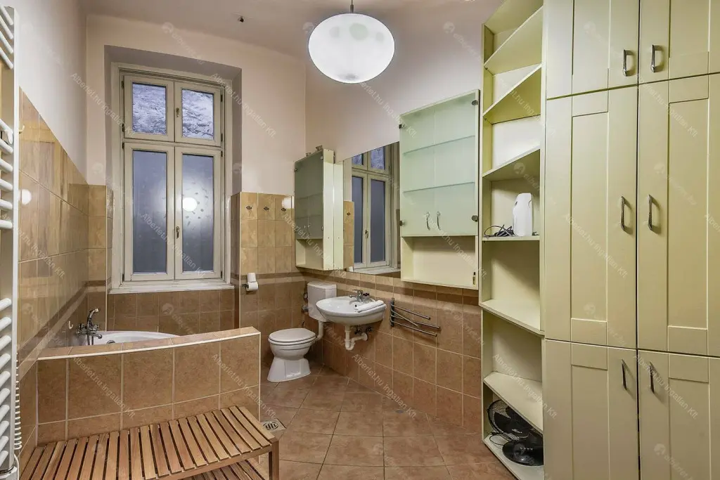 Kiadó albérlet 235000 Ft/hó áron: Budapest, VI. kerület  Teréz körút. Mérete: 44 nm, 1 szobás | Alberlet.hu - 6673449