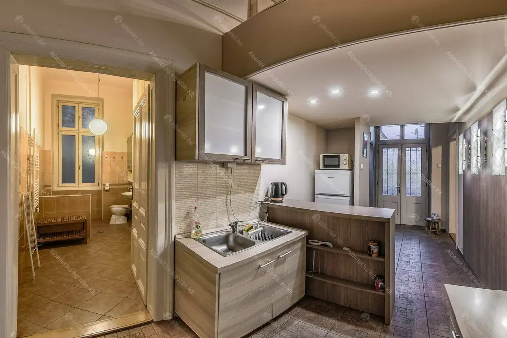 Kiadó albérlet 235000 Ft/hó áron: Budapest, VI. kerület  Teréz körút. Mérete: 44 nm, 1 szobás | Alberlet.hu - 6673452