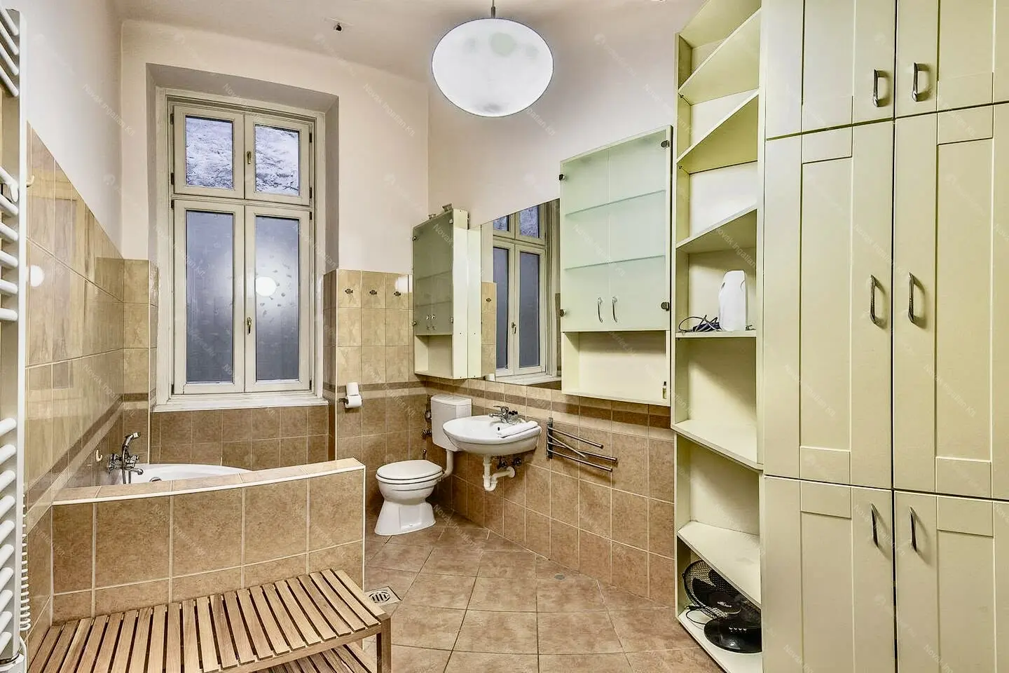 Kiadó albérlet 245000 Ft/hó áron: Budapest, VI. kerület  Teréz körút. Mérete: 44 nm, 1 szobás | Alberlet.hu - 6646309