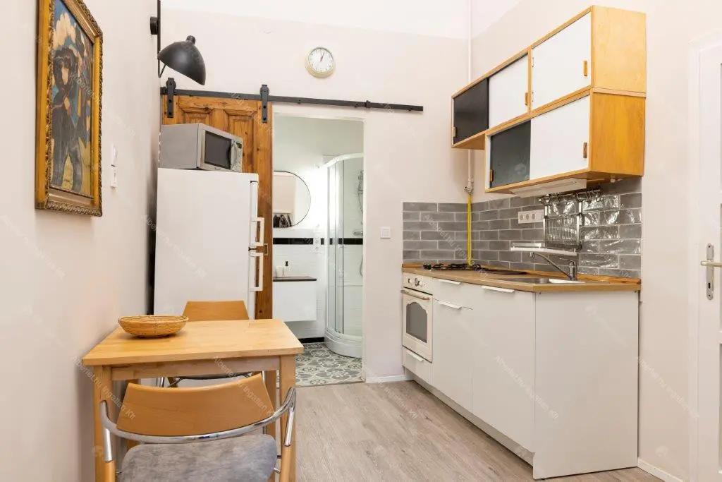 Kiadó albérlet 340000 Ft/hó áron: Budapest, VI. kerület  Teréz körút. Mérete: 45 nm, 2 szobás | Alberlet.hu - 6678655