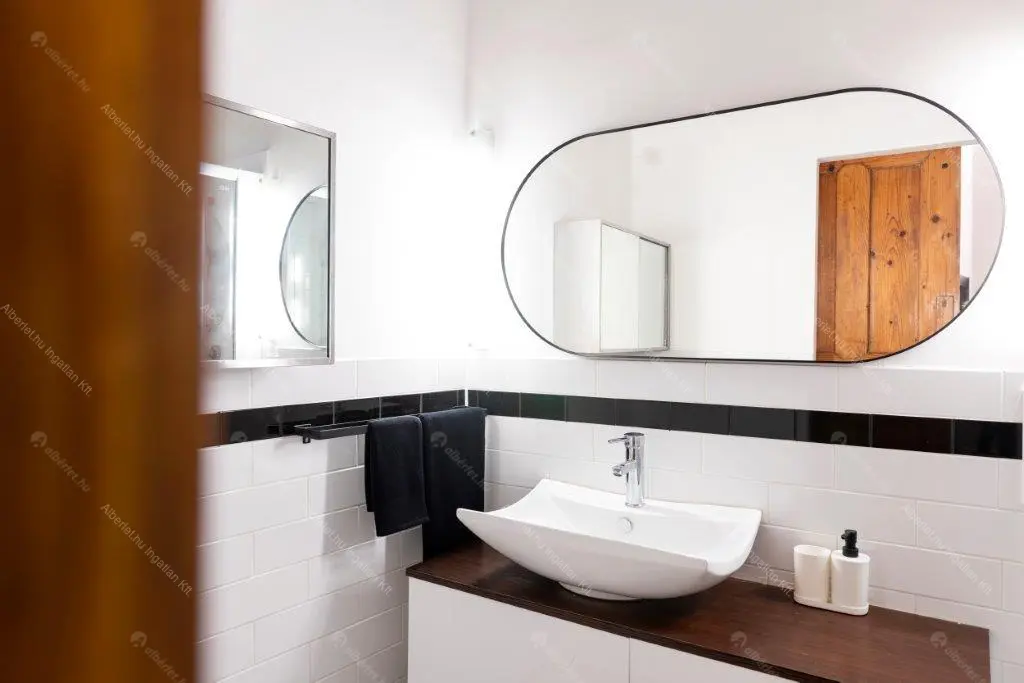 Kiadó albérlet 340000 Ft/hó áron: Budapest, VI. kerület  Teréz körút. Mérete: 45 nm, 2 szobás | Alberlet.hu - 6678660