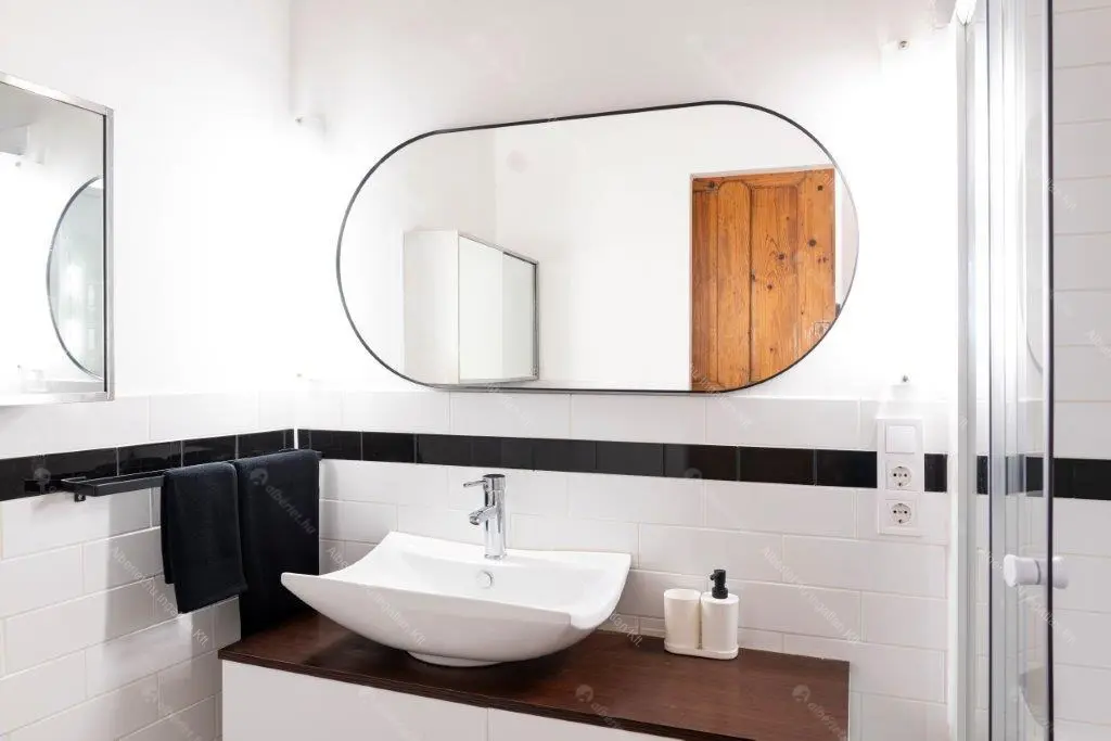 Kiadó albérlet 340000 Ft/hó áron: Budapest, VI. kerület  Teréz körút. Mérete: 45 nm, 2 szobás | Alberlet.hu - 6678662