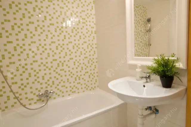 Kiadó albérlet 285000 Ft/hó áron: Budapest, VI. kerület  Teréz körút. Mérete: 59 nm, 1 szobás | Alberlet.hu - 6582775