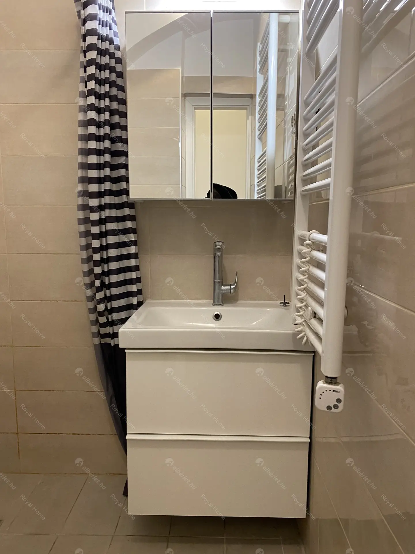 Kiadó albérlet 269000 Ft/hó áron: Budapest, VI. kerület  Teréz körút. Mérete: 60 nm, 2 szobás | Alberlet.hu - 5825166