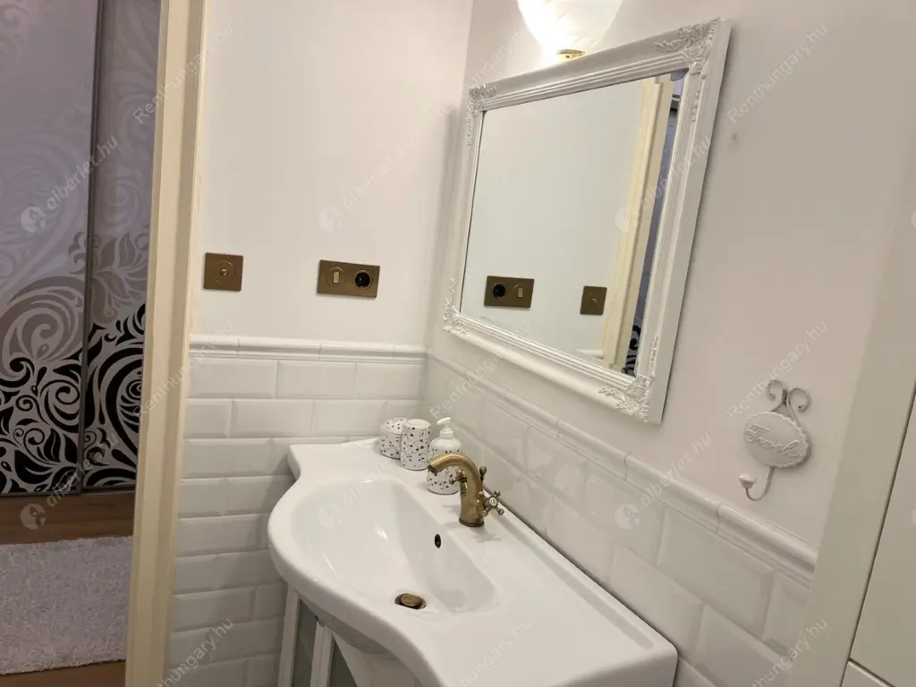 Kiadó albérlet 390000 Ft/hó áron: Budapest, VI. kerület  Teréz körút. Mérete: 60 nm, 2 szobás | Alberlet.hu - 6573868