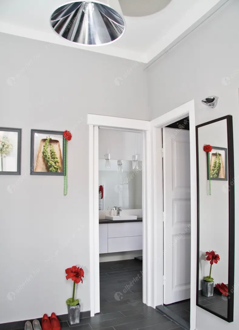 Kiadó albérlet 360000 Ft/hó áron: Budapest, VI. kerület  Teréz körút. Mérete: 61 nm, 2 szobás | Alberlet.hu - 6583904