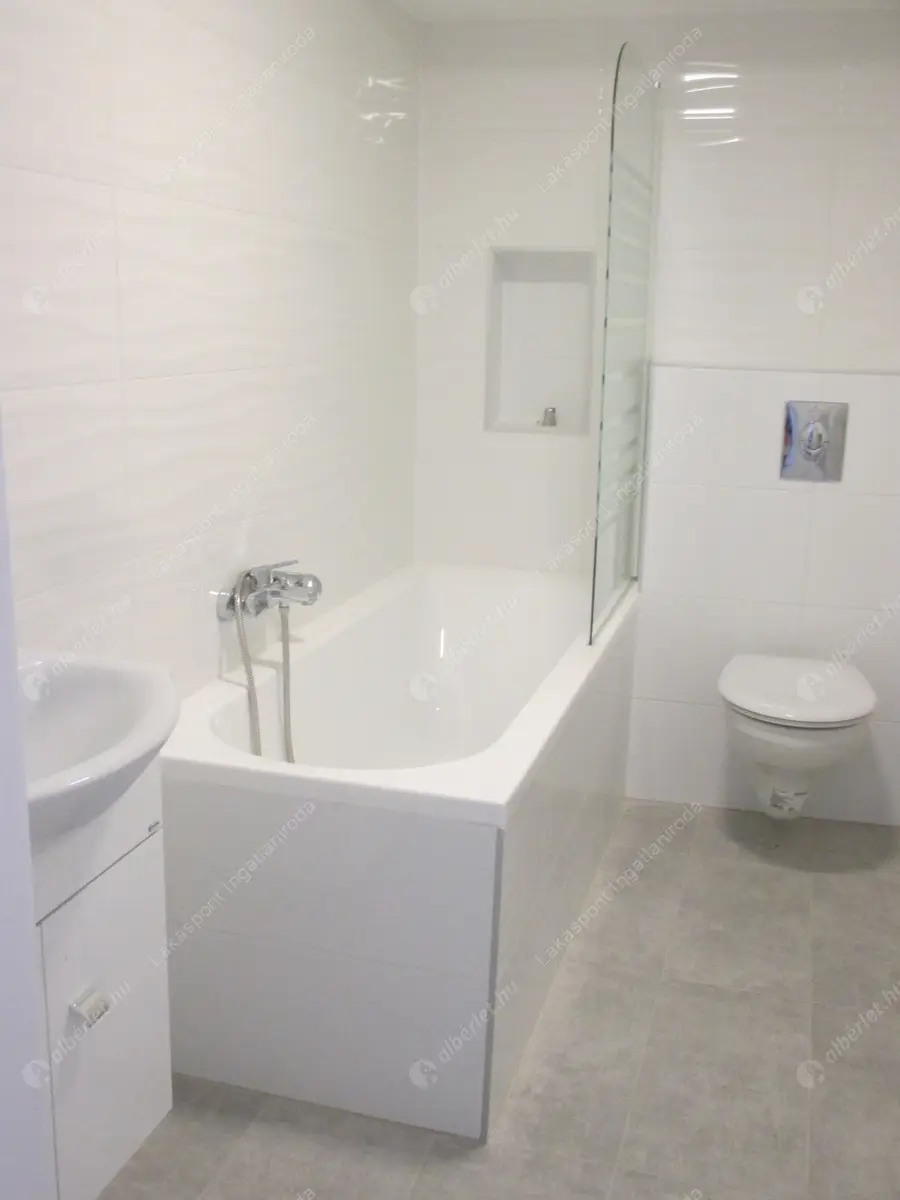 Kiadó albérlet 340000 Ft/hó áron: Budapest, VI. kerület  Teréz körút. Mérete: 70 nm, 2 szobás | Alberlet.hu - 6504477