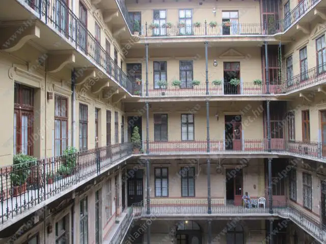 Kiadó albérlet 340000 Ft/hó áron: Budapest, VI. kerület  Teréz körút. Mérete: 70 nm, 2 szobás | Alberlet.hu - 6504482