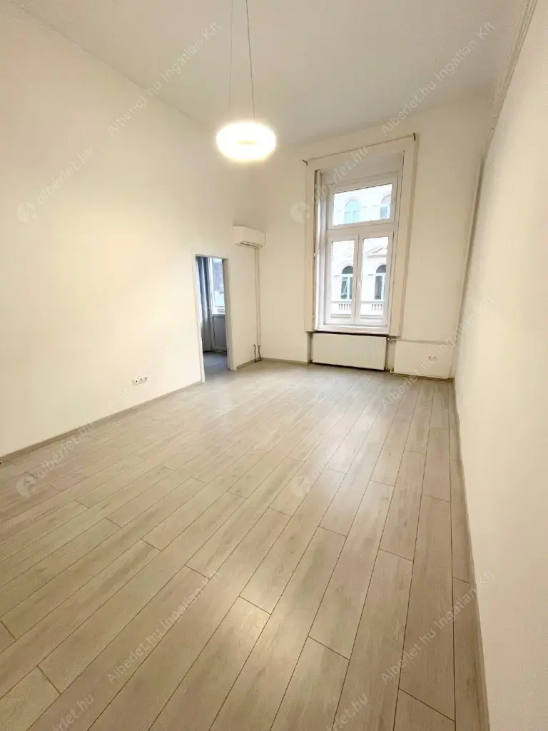 Kiadó albérlet 295000 Ft/hó áron: Budapest, VI. kerület  Teréz körút. Mérete: 70 nm, 2 szobás | Alberlet.hu - 6602000