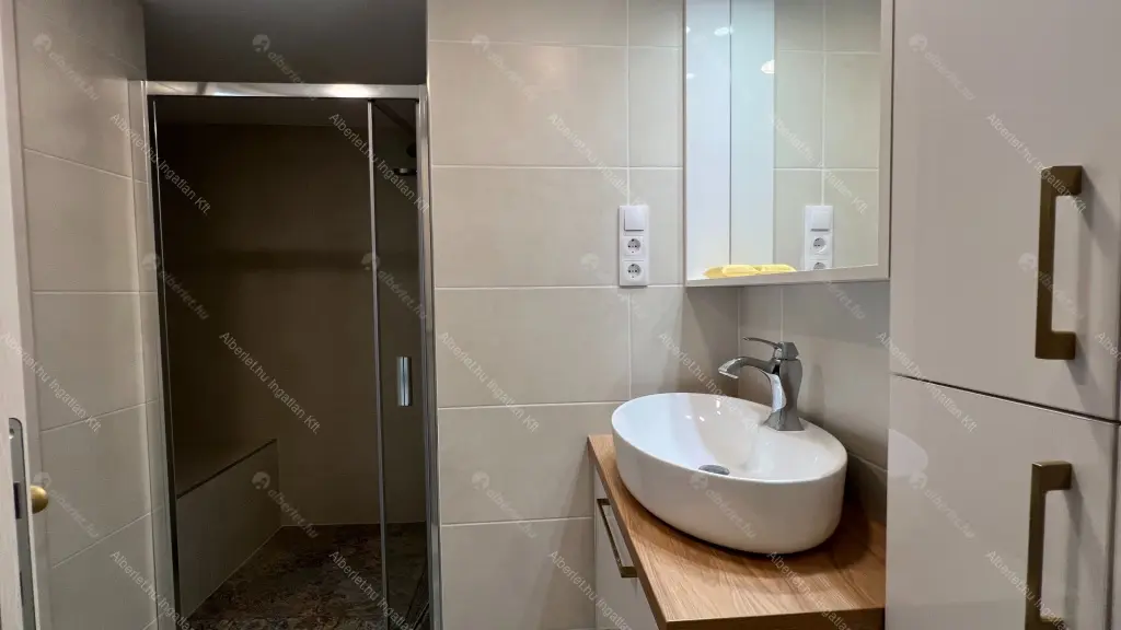 Kiadó albérlet 395000 Ft/hó áron: Budapest, VI. kerület  Teréz körút. Mérete: 72 nm, 3 szobás | Alberlet.hu - 6678341