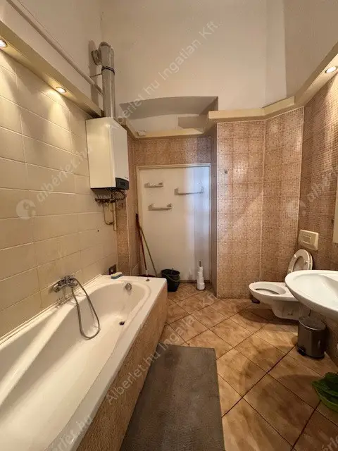 Kiadó albérlet 350000 Ft/hó áron: Budapest, VI. kerület  Teréz körút. Mérete: 80 nm, 2 szobás | Alberlet.hu - 6534330