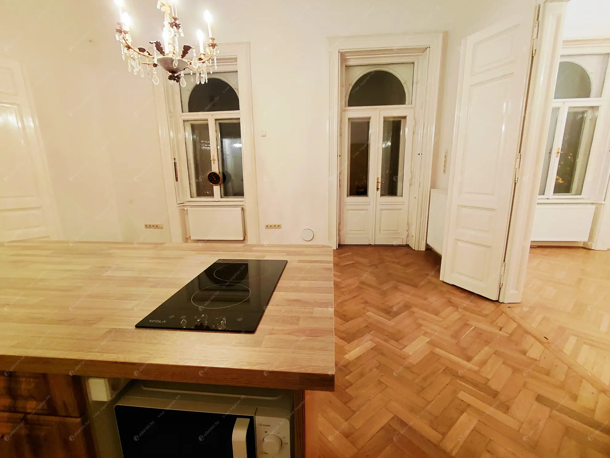 Kiadó albérlet 360000 Ft/hó áron: Budapest, VI. kerület  Teréz körút. Mérete: 80 nm, 3 szobás | Alberlet.hu - 6556640