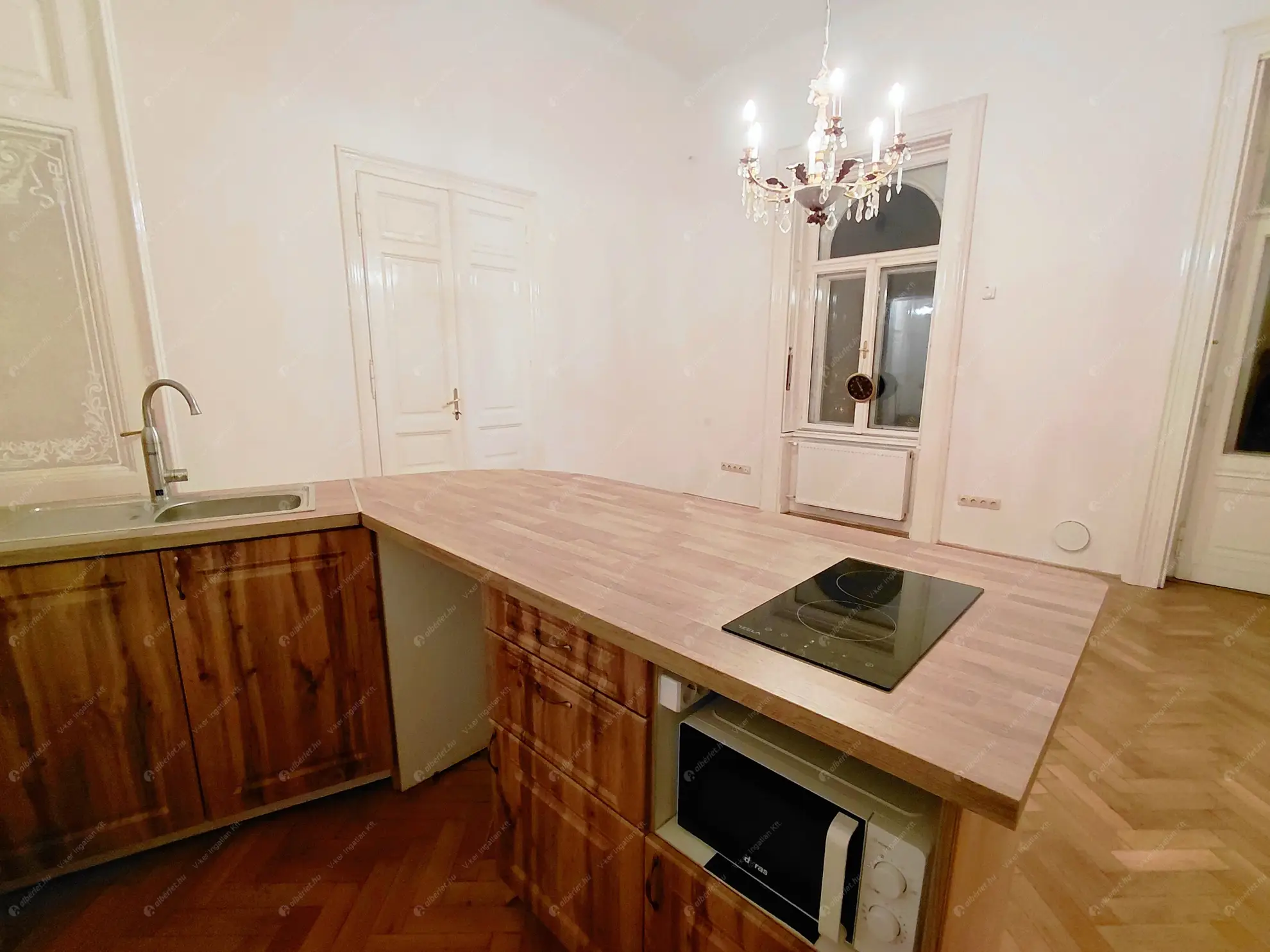 Kiadó albérlet 360000 Ft/hó áron: Budapest, VI. kerület  Teréz körút. Mérete: 80 nm, 3 szobás | Alberlet.hu - 6556642