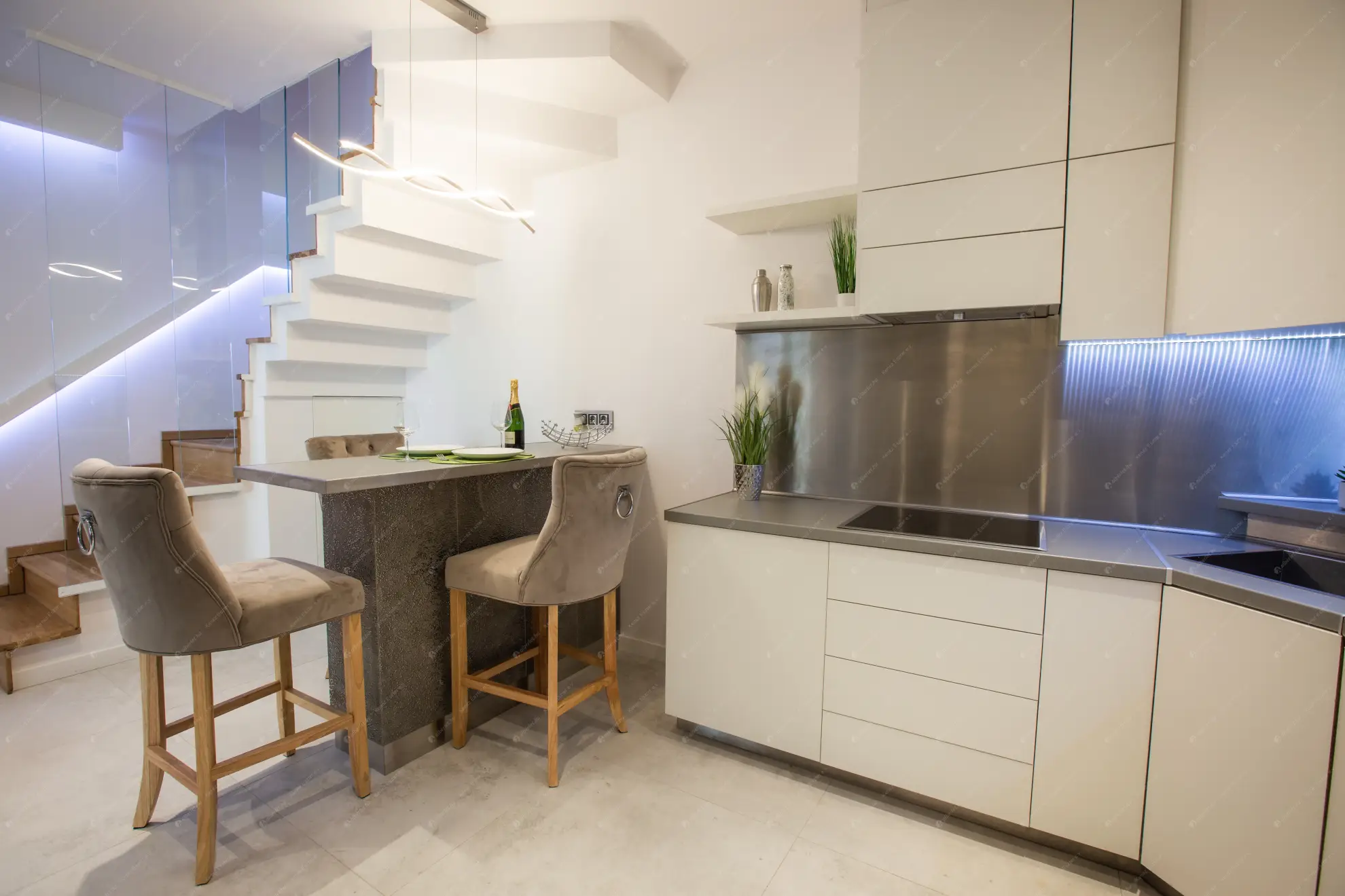 Kiadó albérlet 740000 Ft/hó áron: Budapest, VI. kerület  Vörösmarty utca. Mérete: 100 nm, 5 szobás | Alberlet.hu - 6636162