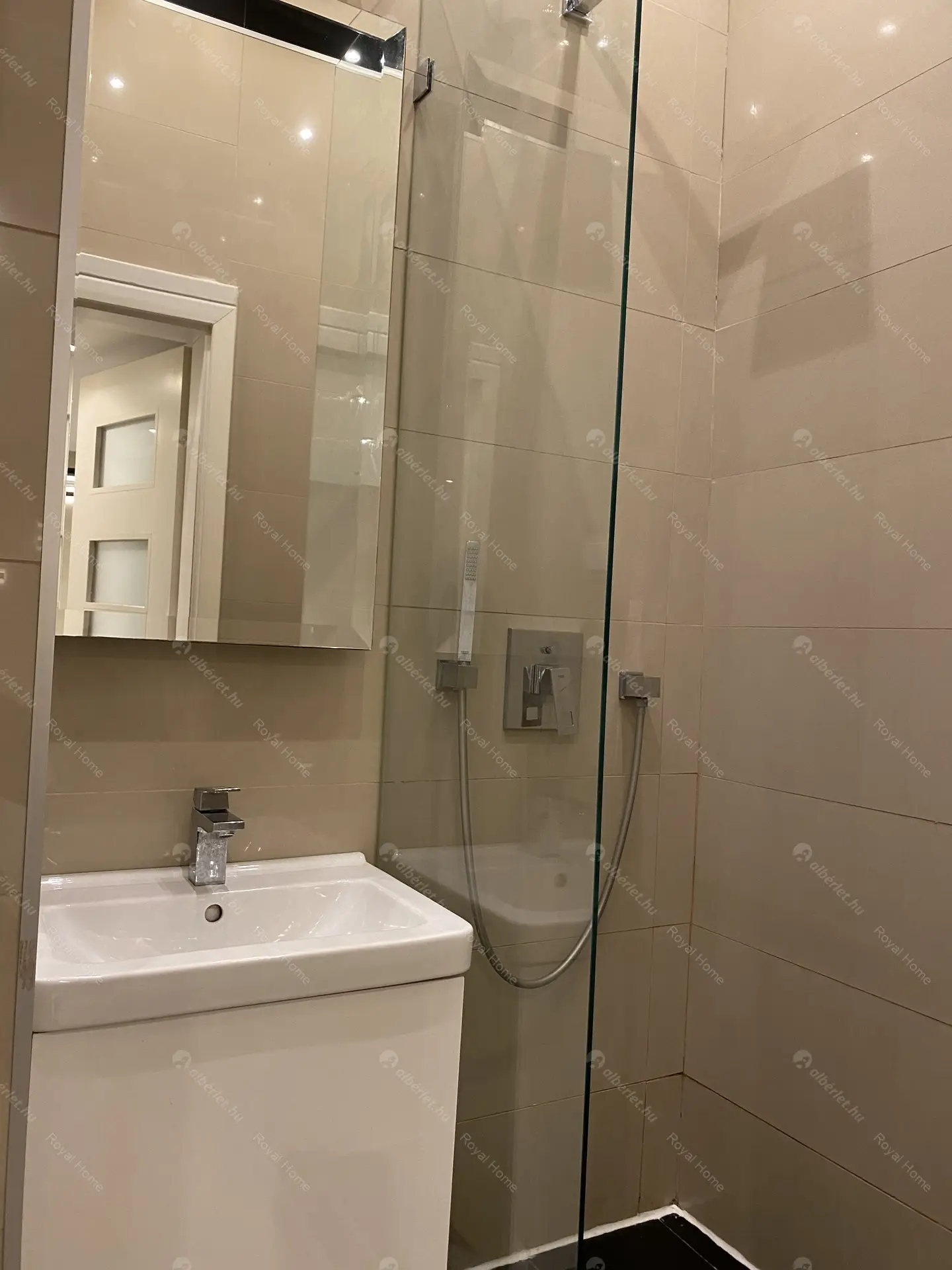 Kiadó albérlet 180000 Ft/hó áron: Budapest, VI. kerület  Vörösmarty utca. Mérete: 30 nm, 1 szobás | Alberlet.hu - 5854440