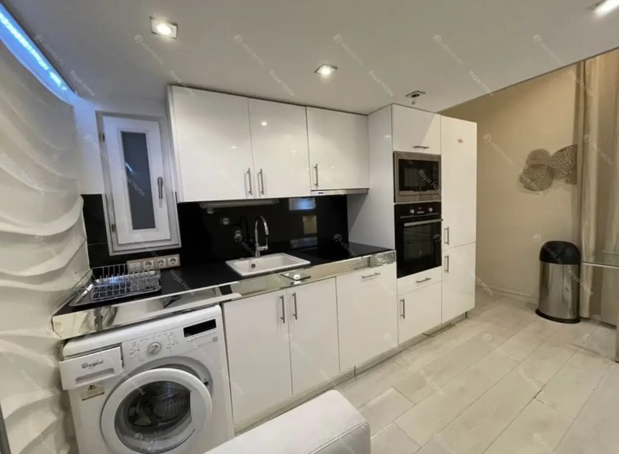 Kiadó albérlet 190000 Ft/hó áron: Budapest, VI. kerület  Vörösmarty utca. Mérete: 35 nm, 1 szobás | Alberlet.hu - 6209715