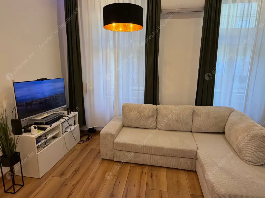 Kiadó albérlet 350000 Ft/hó áron: Budapest, VI. kerület  Vörösmarty utca. Mérete: 37 nm, 1 szobás | Alberlet.hu - 6605736